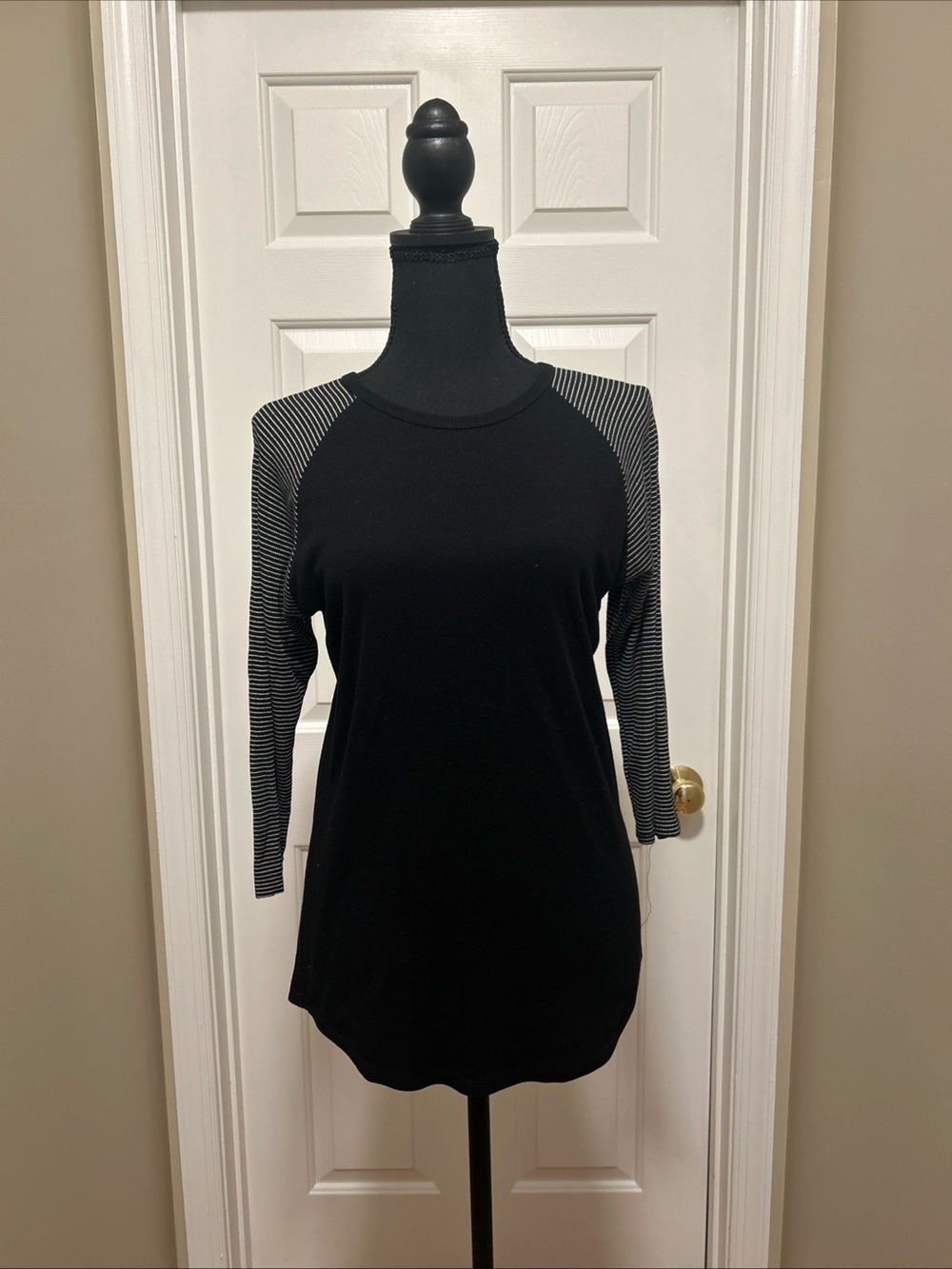 LulaRoe Randy Small Ribbed White & Black - Picture 6 of 6